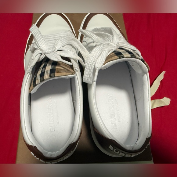Authentic Burberry women’s lace up low top sneakers - Picture 7 of 10